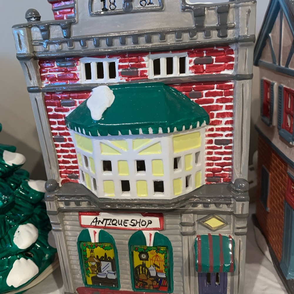 Snow Village - Antique Shop (In original box)